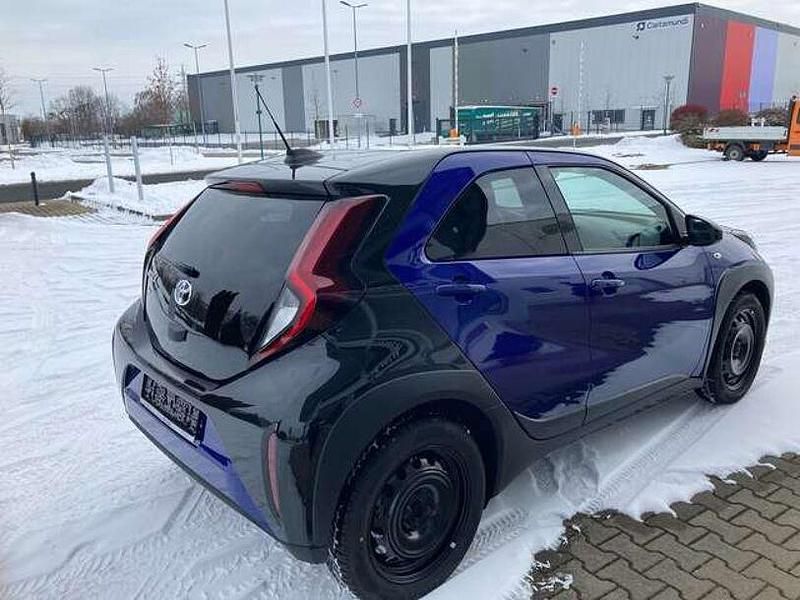 Gebraucht Toyota Aygo X Pulse 72 PS (52 kW) 2024 Juniper blue / night sky black SUV