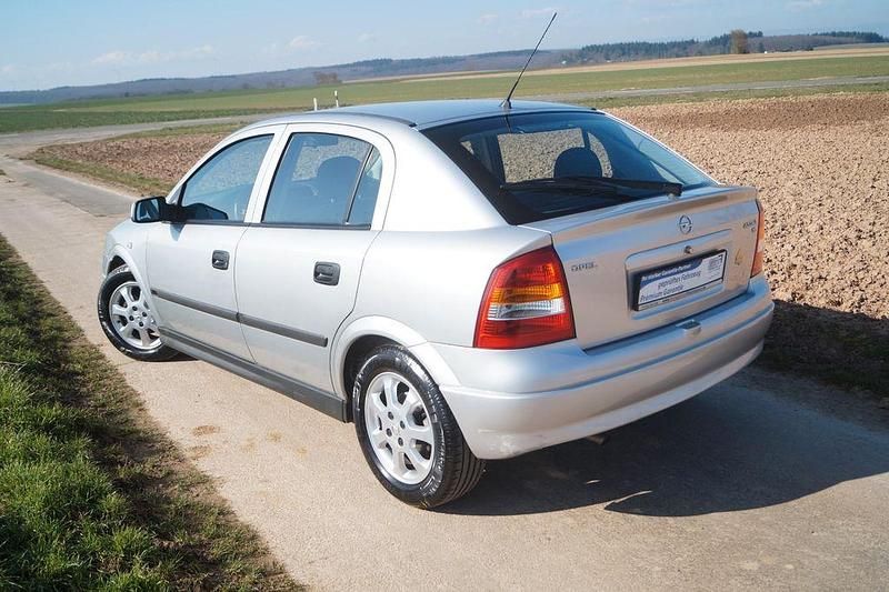 Gebraucht Opel Astra Selection 84 PS (61 kW) 2001 Silber Limousine