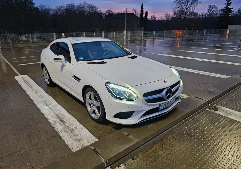 Gebraucht Mercedes SLC180 156 PS (114 kW) 2019 Weiß Cabrio