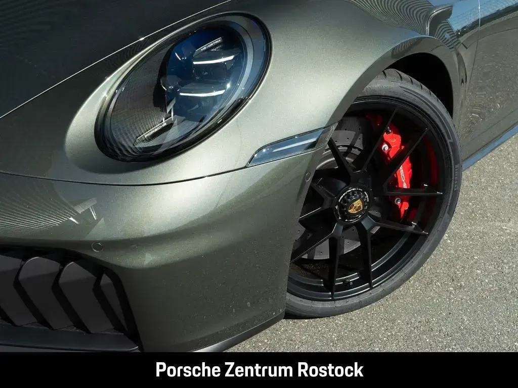 Neu Porsche 992 541 PS (397 kW) 2026 Aventuringrünmetallic Cabrio