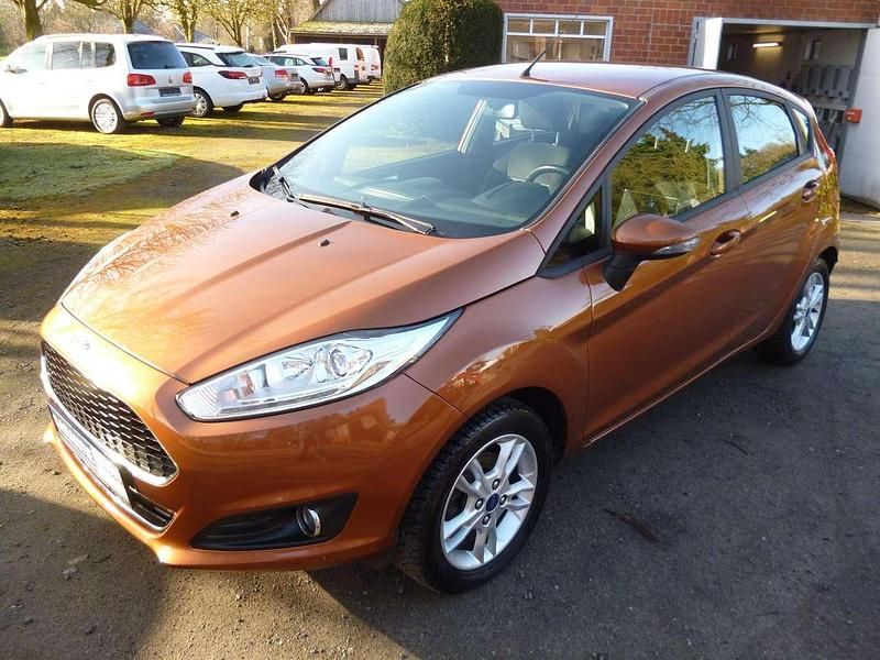 Gebraucht Ford Fiesta Celebration 80 PS (58 kW) 2017 Torinobraun metallic Kleinwagen