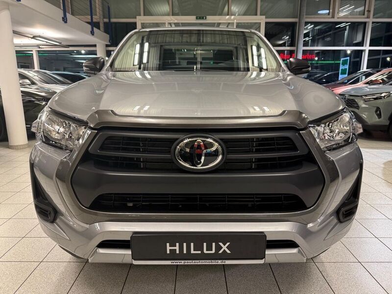 Silber Neu 2025 Toyota HiLux Abholung | 42.795 € - Bild 1/4