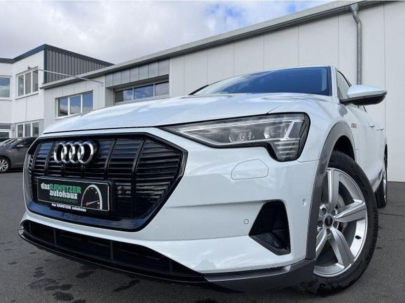 Second-hand Audi e-tron Advanced Plus 300 kW (408 CP) 2023 Alb SUV