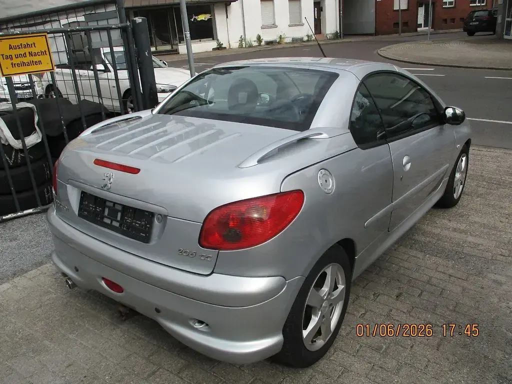 Gebraucht Peugeot 206 CC Platinum 109 PS (80 kW) 2005 Silber Cabrio