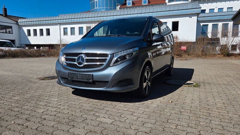 Grau Gebraucht 2017 Mercedes V250 Van / Kleinbus | 35.900 € (Guter Preis) - Bild 1/3