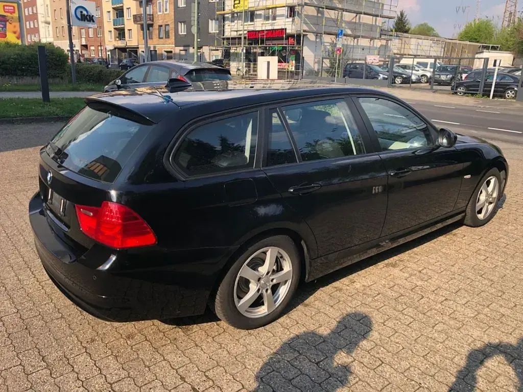 Gebraucht BMW 316 116 PS (85 kW) 2011 Schwarz Kombi