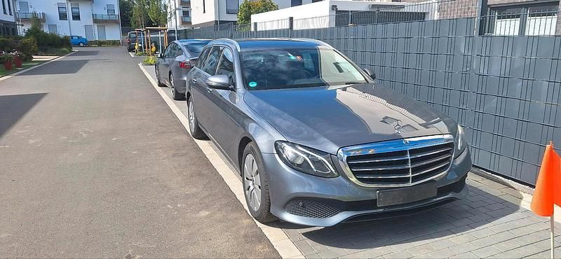 Grau Gebraucht 2018 Mercedes E200 Kombi | 12.500 € (Fairer Preis) - Bild 1/4