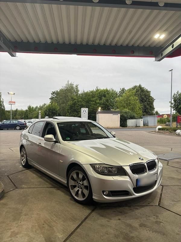 Gebraucht BMW 325 204 PS (150 kW) 2010 Silber Limousine
