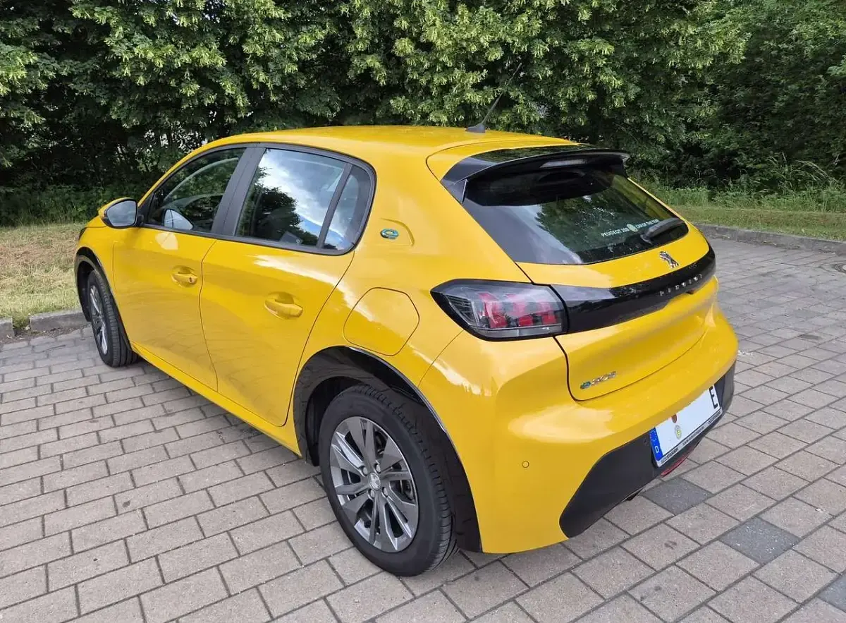 Gebraucht Peugeot e-208 Active 100 kW (136 PS) 2020 Gelb Kleinwagen