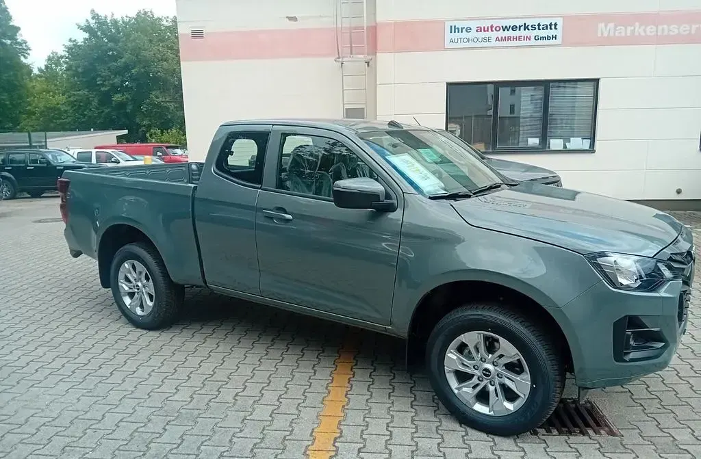 Neu Isuzu D-Max 163 PS (119 kW) 2026 Grau Pickup