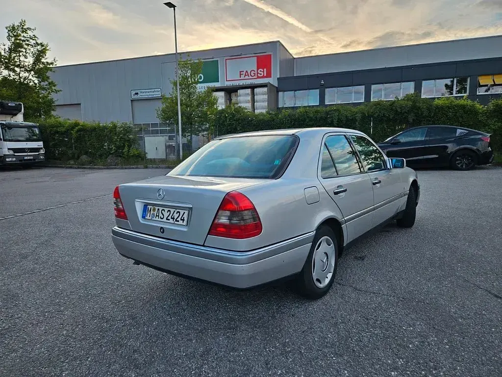 Gebraucht Mercedes C180 Elegance 122 PS (89 kW) 1996 Silber Limousine