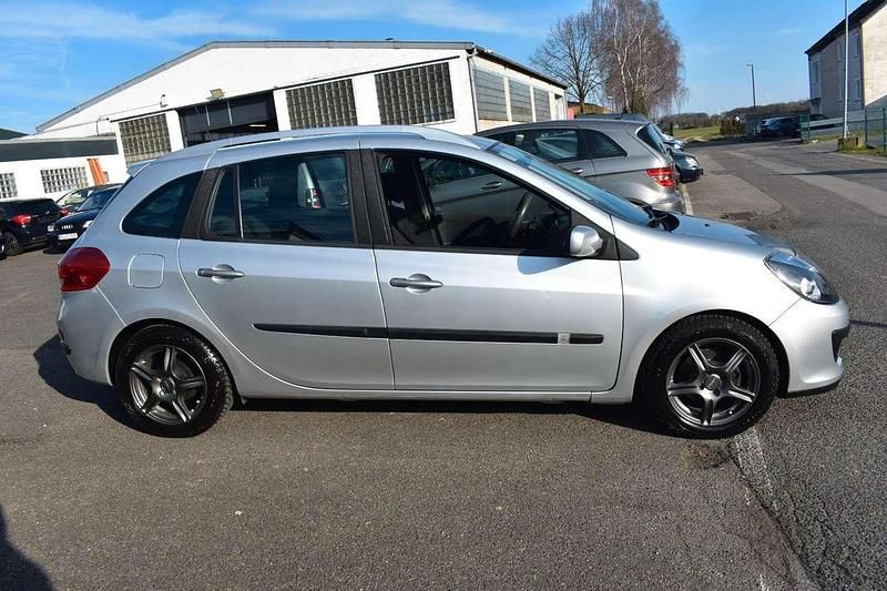 Gebraucht Renault Clio GrandTour Dynamique 101 PS (74 kW) 2008 Platingrau Kombi