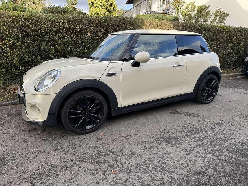 Weiß Gebraucht 2016 Mini ONE Kleinwagen | 9.500 € (Fairer Preis) - Bild 1/4