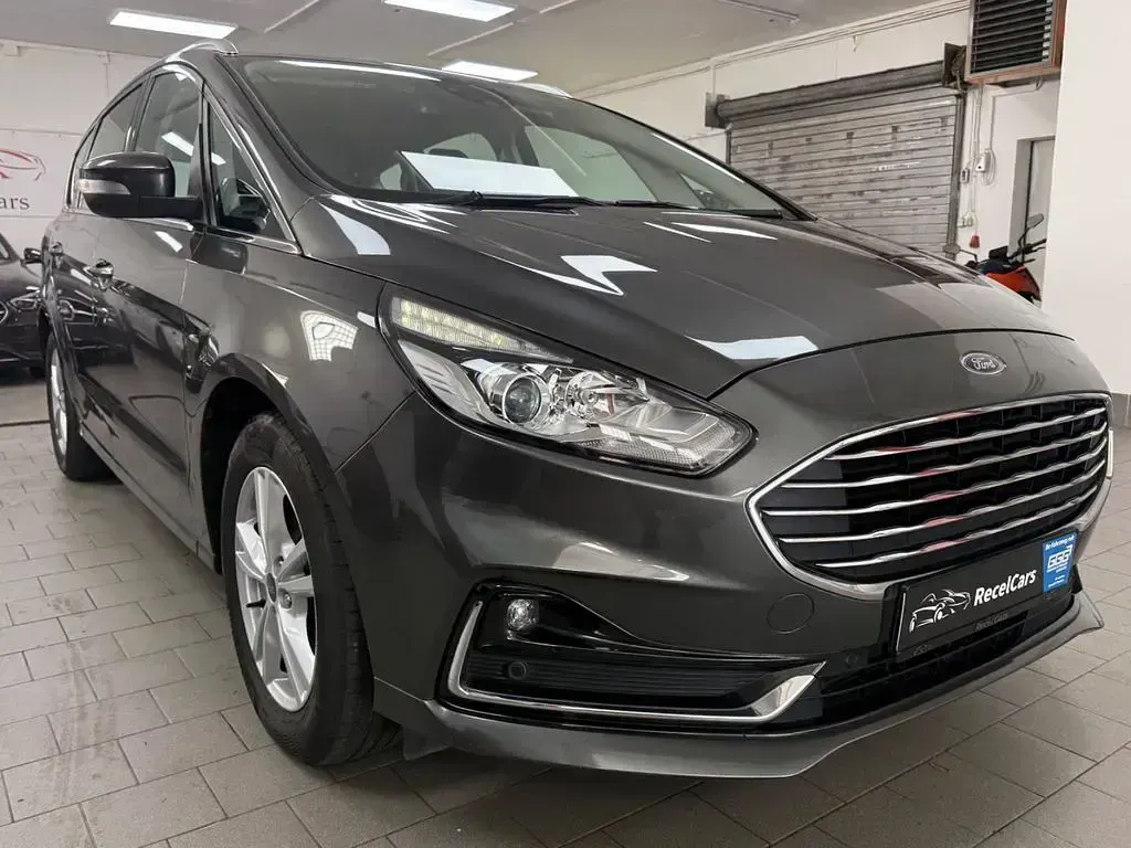 Gebraucht Ford S-MAX Titanium 150 PS (110 kW) 2022 Grau Van / Kleinbus