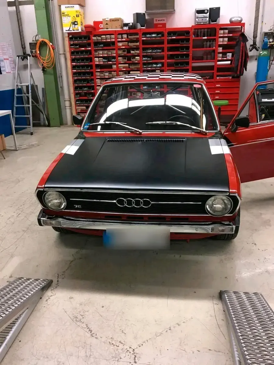 Gebraucht Audi 50 125 PS (91 kW) 1976 Rot Kleinwagen