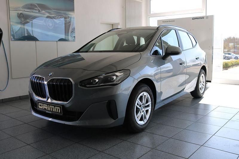 Grau Gebraucht 2024 BMW 218 Van / Kleinbus | 27.400 € (Fairer Preis) - Bild 1/4