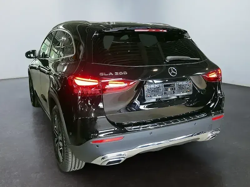 Gebraucht Mercedes GLA200 Progressive 163 PS (119 kW) 2026 Schwarz SUV