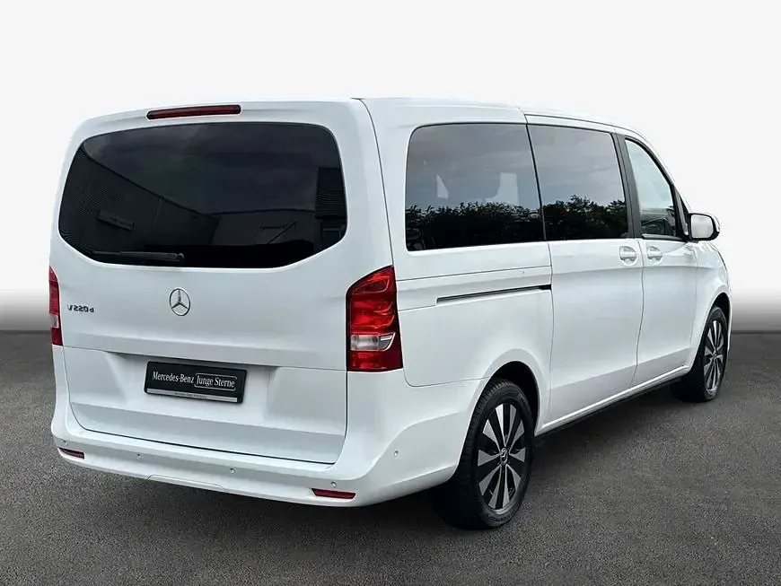 Gebraucht Mercedes V220 163 PS (119 kW) 2021 Weiß Van / Kleinbus