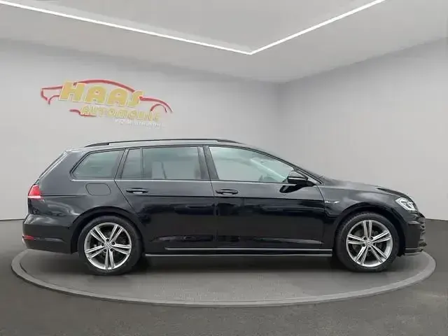 Gebraucht VW Golf VII Comfortline 125 PS (91 kW) 2018 Schwarz Kombi