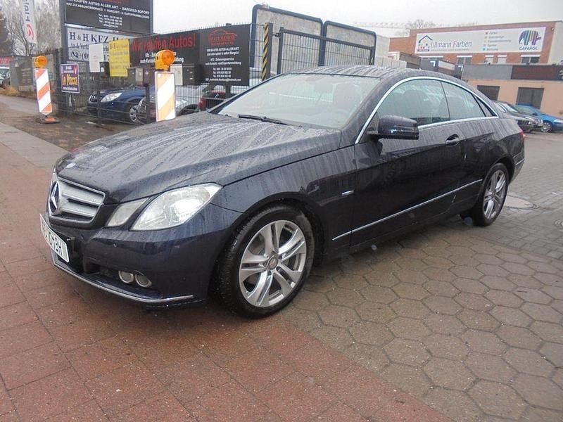 Gebraucht Mercedes E220 170 PS (125 kW) 2011 Blau Coupé
