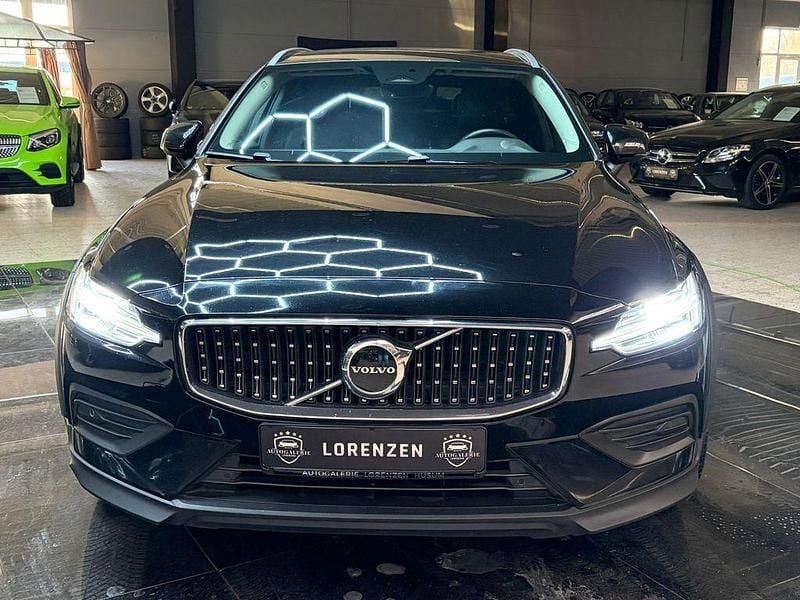 Gebraucht Volvo V60 CC Plus 197 PS (144 kW) 2023 Schwarz Kombi