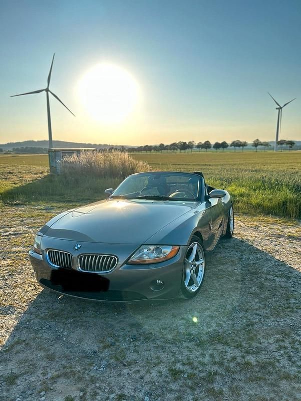 Grau Gebraucht 2003 BMW Z4 Cabrio | 8.700 € (Superpreis) - Bild 1/4
