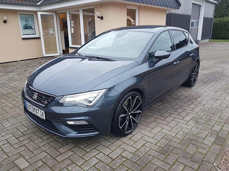 Grau Gebraucht 2019 Seat Leon FR Limousine | 16.400 € (Fairer Preis) - Bild 1/3