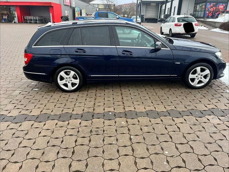Gebraucht Mercedes C250 Avantgarde 204 PS (150 kW) 2012 Blau Kombi
