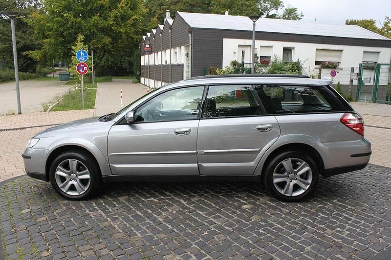 Grau Gebraucht 2009 Subaru Outback Active SUV | 6.750 € (Fairer Preis) - Bild 1/4