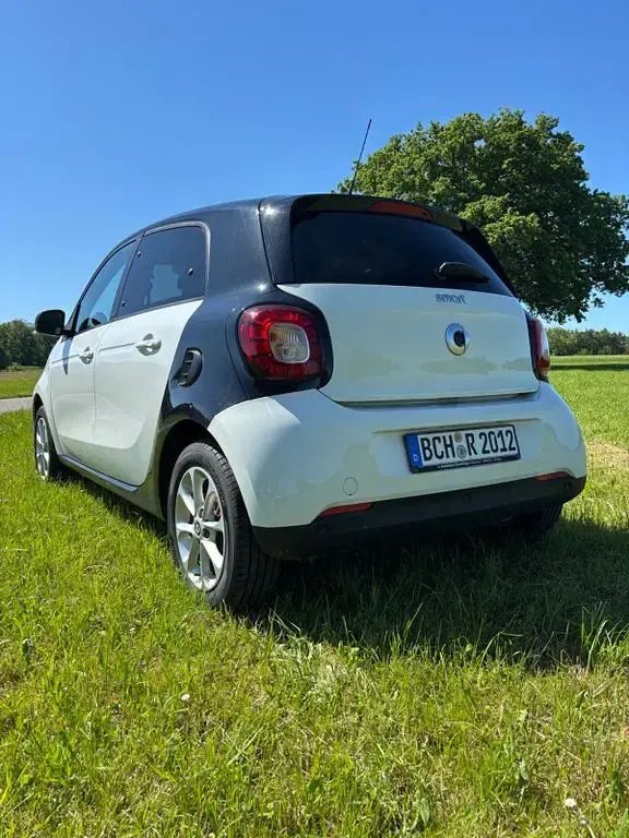 Używany Smart ForFour Prime 90 KM (66 kW) 2018 Biały Hatchback