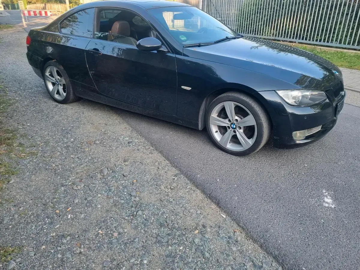 Gebraucht BMW 330 231 PS (169 kW) 2008 Schwarz Coupé