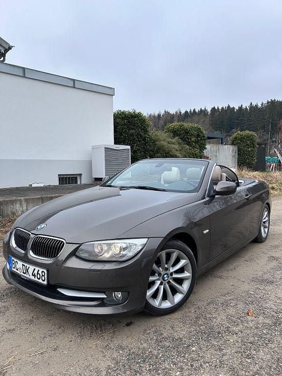 Beige Gebraucht 2011 BMW 325 Cabriolet Cabrio | 12.000 € (Fairer Preis) - Bild 1/4