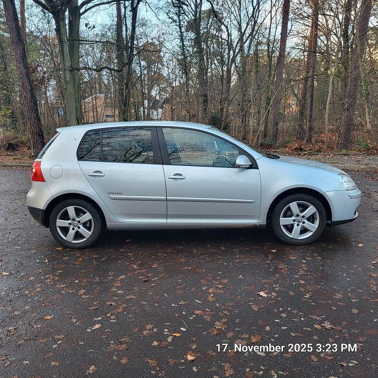 Silber Gebraucht 2008 VW Golf VI United Limousine | 2.990 € (Superpreis) - Bild 1/4