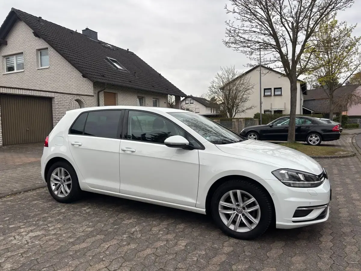 Gebraucht VW Golf VII Comfortline 116 PS (85 kW) 2017 Weiß Limousine