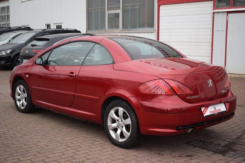 Gebraucht Peugeot 307 CC Tendance 140 PS (102 kW) 2006 Rot Cabrio