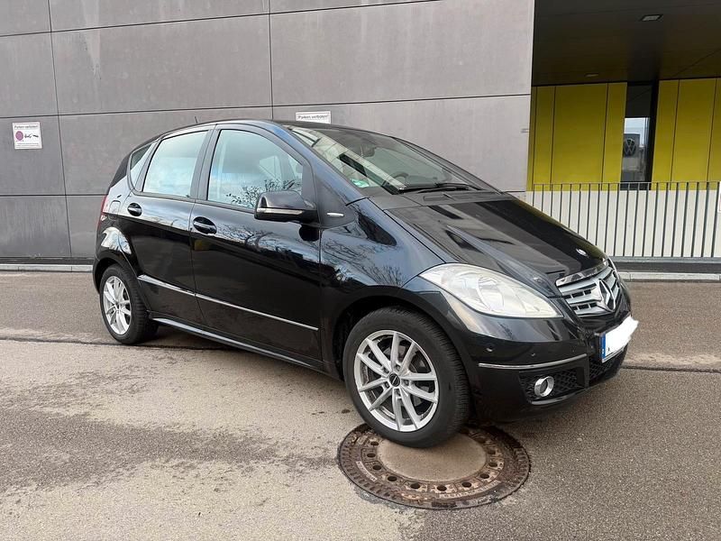 Gebraucht Mercedes A180 109 PS (80 kW) 2010 Schwarz Kleinwagen