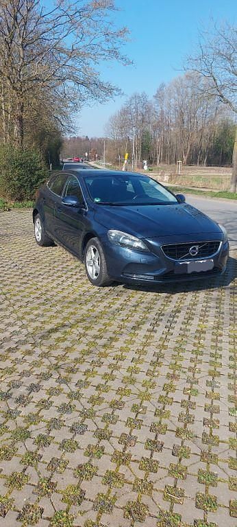 Gebraucht Volvo V40 Momentum 150 PS (110 kW) 2012 Blau Limousine