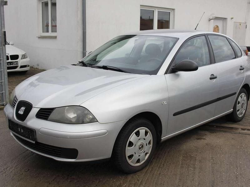Silber Gebraucht 2003 Seat Ibiza Stella Limousine | 1.900 € (Fairer Preis) - Bild 1/4