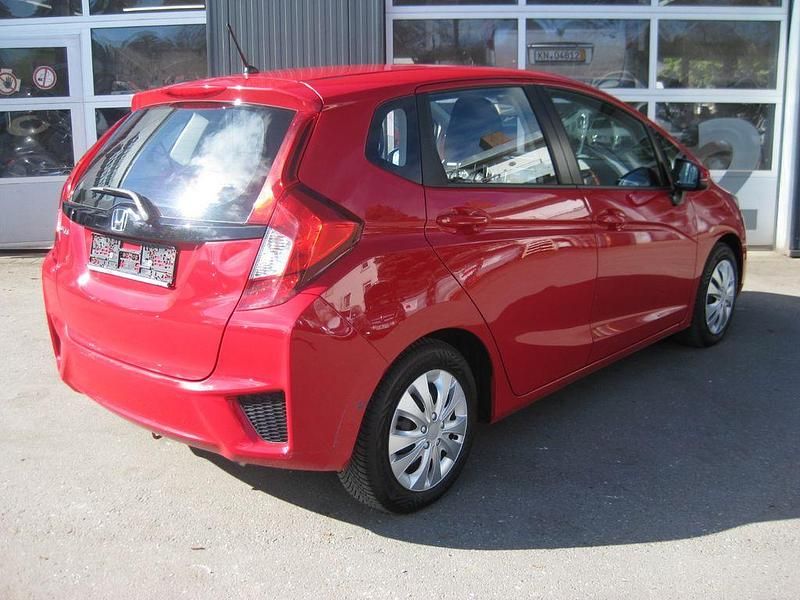 Gebraucht Honda Jazz Trend 102 PS (75 kW) 2017 Rot Kleinwagen