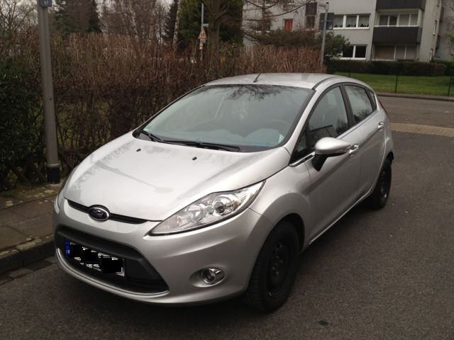 Gebraucht Ford Fiesta Titanium 82 PS (60 kW) 2011 Silber Kleinwagen