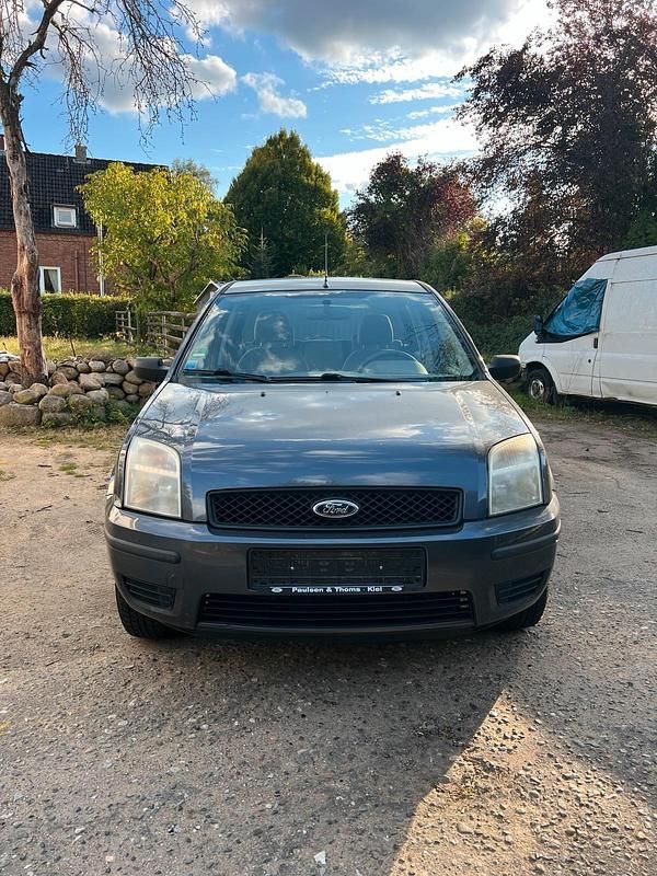 Grau Gebraucht 2004 Ford Fusion Kleinwagen | 1.200 € (Fairer Preis) - Bild 1/4
