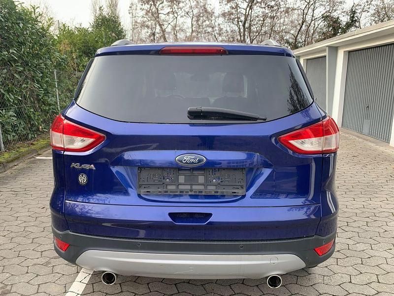 Gebraucht Ford Kuga Titanium 179 PS (131 kW) 2016 Blau SUV