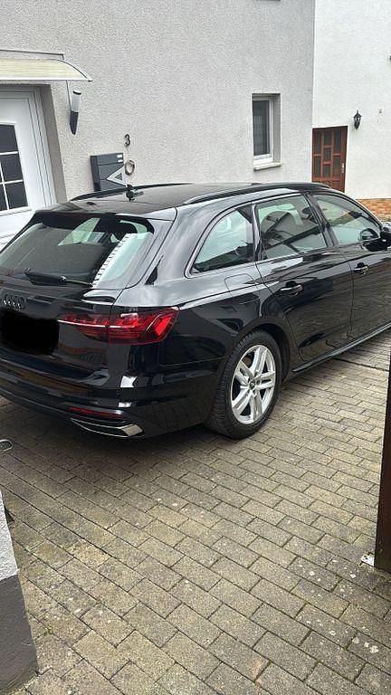 Gebraucht Audi A4 Advanced 163 PS (119 kW) 2020 Schwarz Kombi