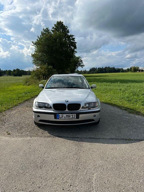 Second-hand BMW 325 192 CP (141 kW) 2003 Argintiu Berlinǎ