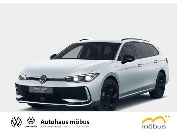 Silber (oyster silver metallic) Gebraucht 2024 VW Passat R-line Kombi | 45.251 € (Superpreis) - Bild 1/4