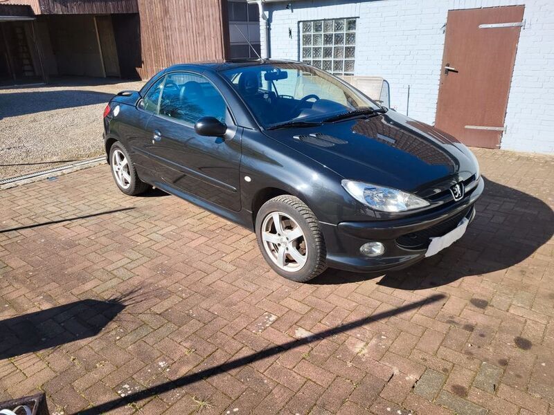 Schwarz Gebraucht 2004 Peugeot 206 CC Cabrio | 1.899 € (Fairer Preis) - Bild 1/4
