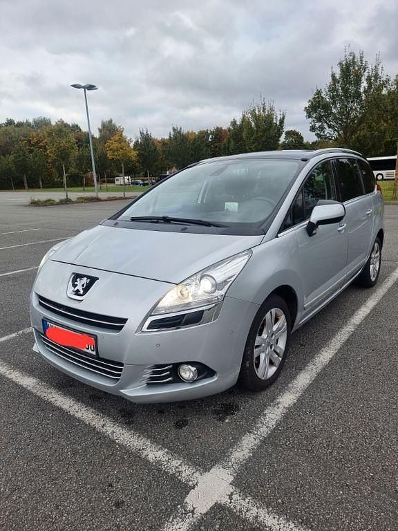 Silber Gebraucht 2012 Peugeot 5008 Allure Van / Kleinbus | 3.700 € (Superpreis) - Bild 1/4