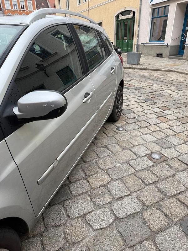 Gebraucht Renault Clio II 75 PS (55 kW) 2009 Silber Kleinwagen