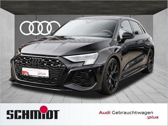 Mythosschwarz metallic Gebraucht 2024 Audi RS3 Sportback Ambiente Kleinwagen | 60.840 € (Fairer Preis) - Bild 1/2