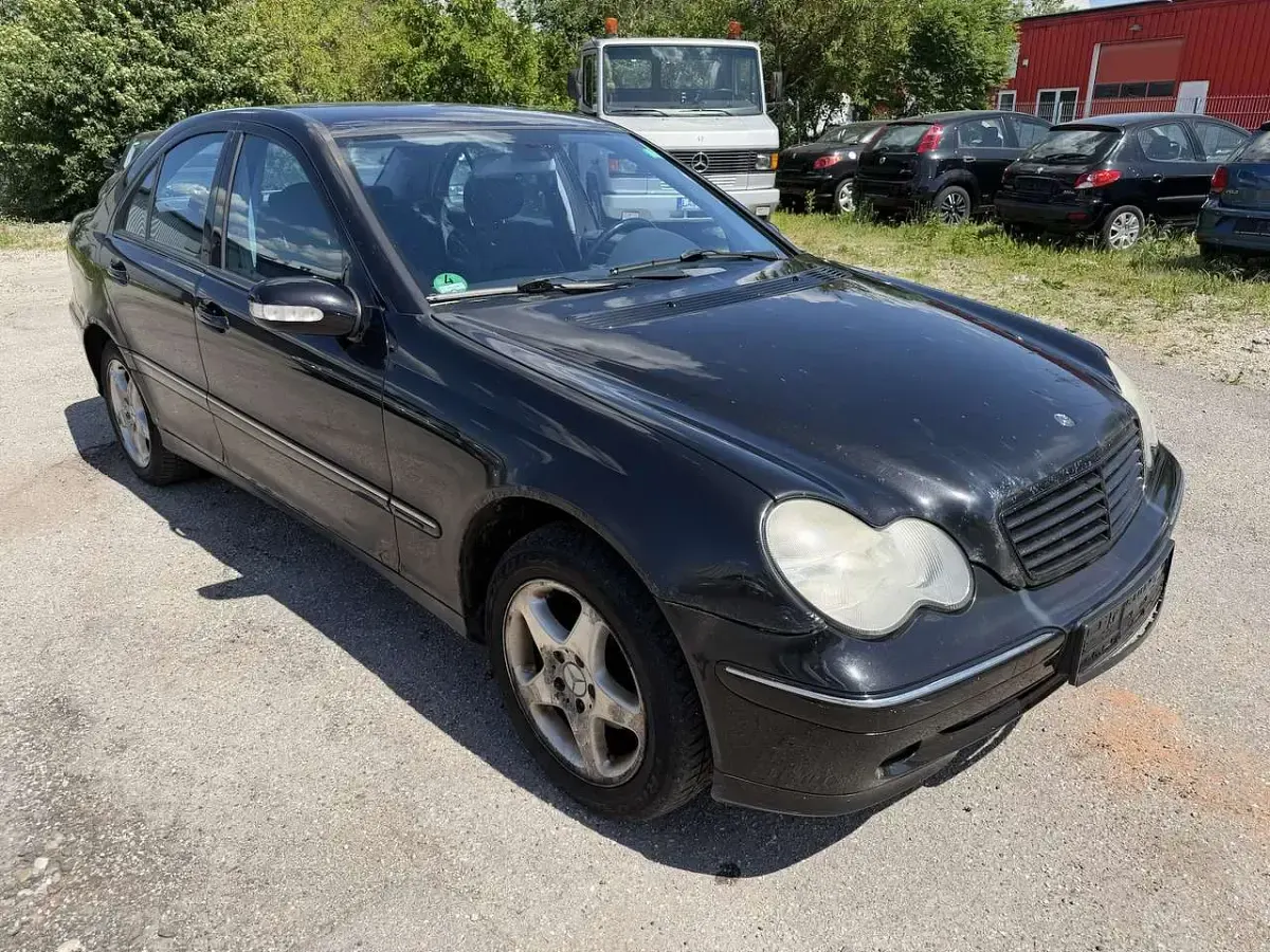 Gebraucht Mercedes C200 163 PS (119 kW) 2002 Obsidianschwarz  metalliclack Limousine